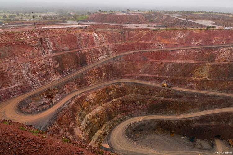 近日,澳大利亚地质勘探队在偏远地区发现大型铜矿矿床,预估储量可达